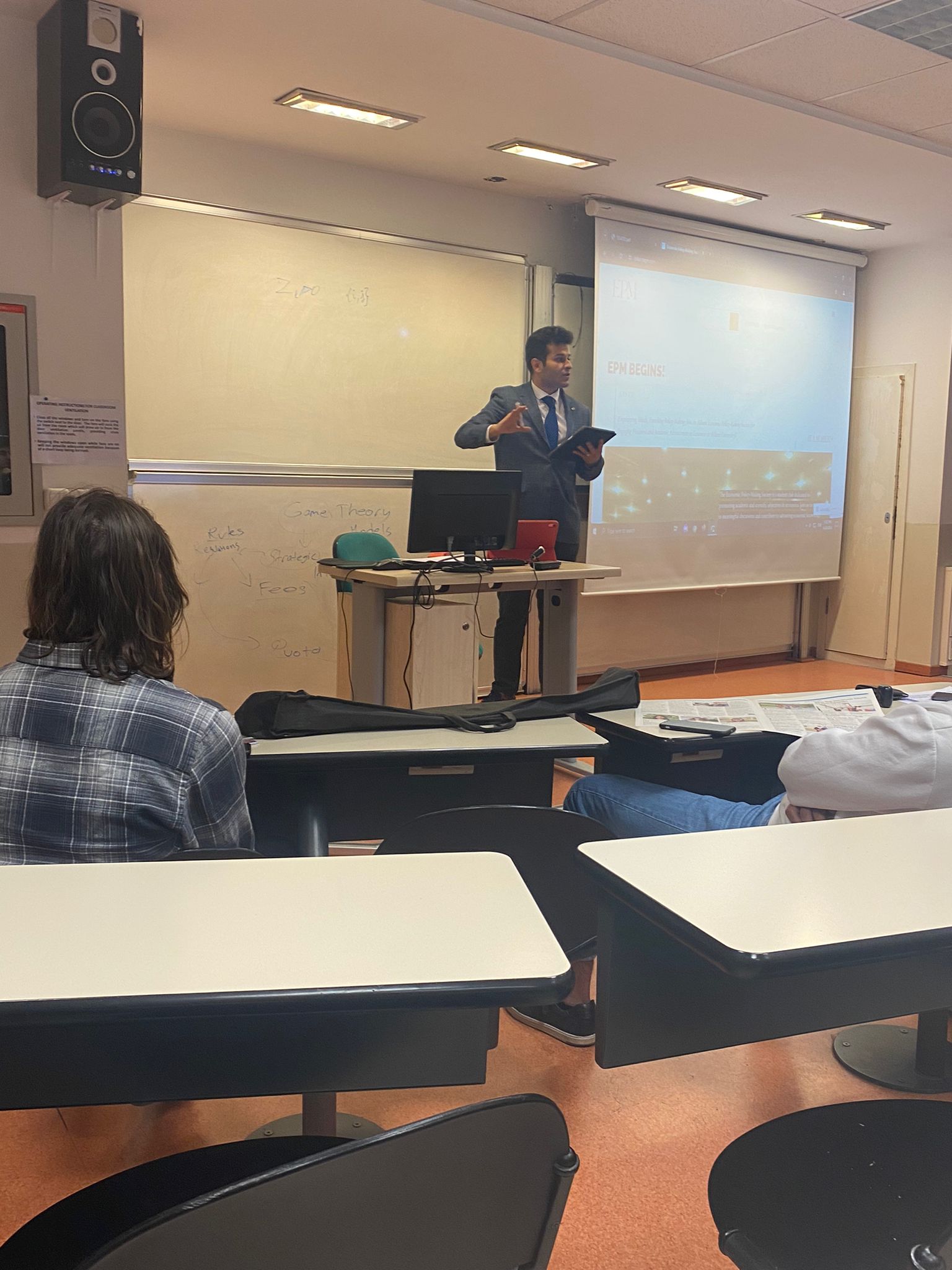 Berke Nar presenting on game theory